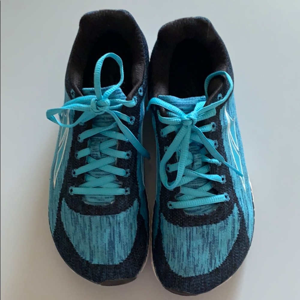 Altra Escalante Size 8 - two tone blue